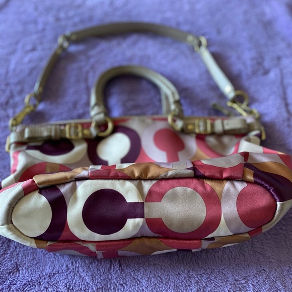 Signature Coach Shoulder  Bag - Picture 8 of 9